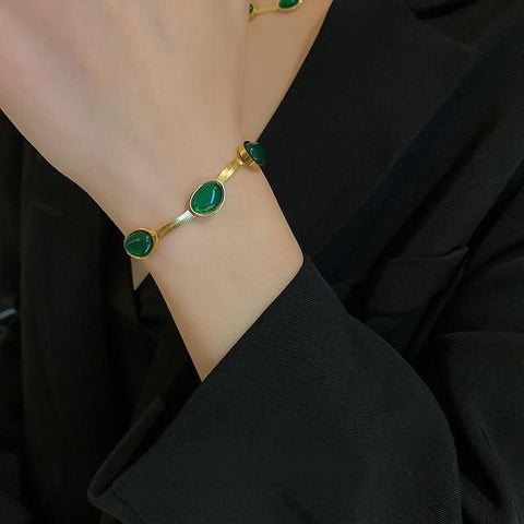 💎 Oval Green Crystal Pendant Necklace Set with Matching Bracelet 💎 Oval Green Crystal Pendant Necklace Set with Matching Bracelet