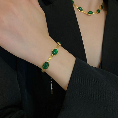 💎 Oval Green Crystal Pendant Necklace Set with Matching Bracelet 💎 Oval Green Crystal Pendant Necklace Set with Matching Bracelet