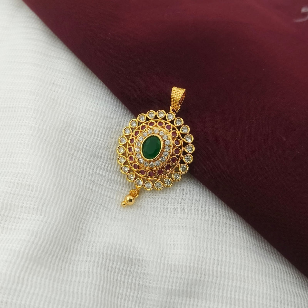 💚 Emerald Glow Round White Stone Pendant 💚