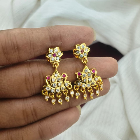 💎 Traditional Gold-Plated Stone Studded Earrings 💎 💎 Traditional Gold-Plated Stone Studded Earrings 💎