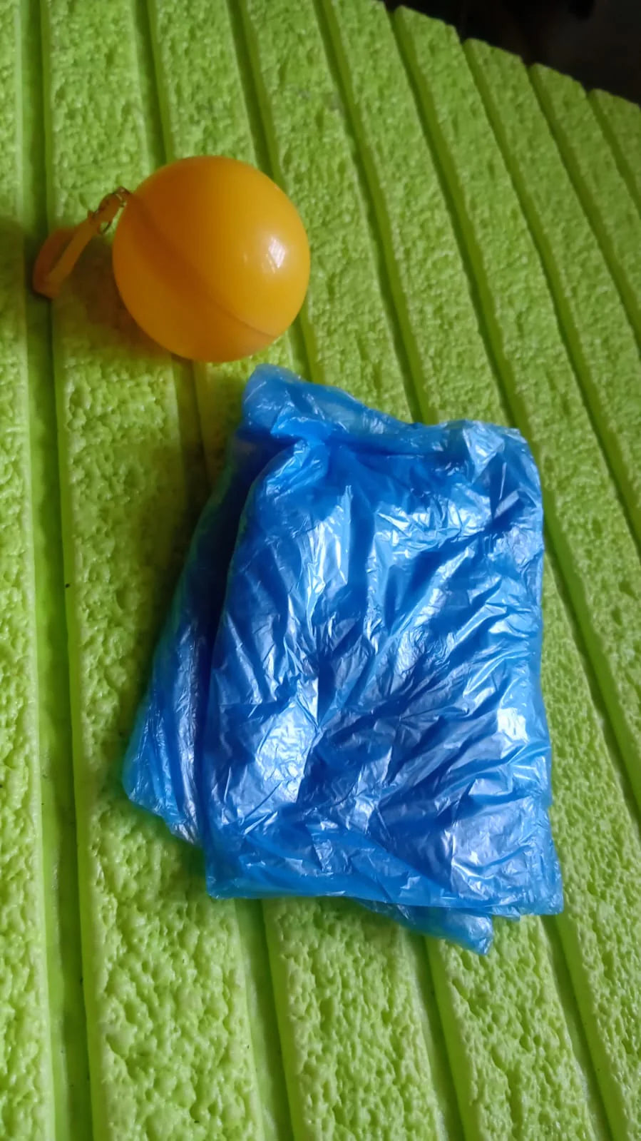 🧥✨ Ball Rain Coat for Travel – Ultra Compact & Waterproof 🌧️✈️